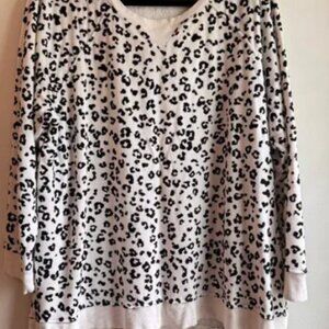 Jane and Delancey Animal Print Top Women's Light Crewneck Sweater Size 2X